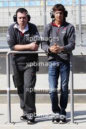 Esteban Gutierrez (MEX) Sauber (Right). 19.02.2014. Formula One Testing, Bahrain Test One, Day One, Sakhir, Bahrain.