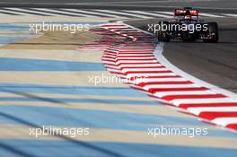 Daniil Kvyat (RUS) Scuderia Toro Rosso STR9. 19.02.2014. Formula One Testing, Bahrain Test One, Day One, Sakhir, Bahrain.