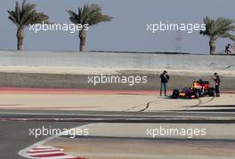 Sebastian Vettel (GER), Red Bull Racing stops on track. 19.02.2014. Formula One Testing, Bahrain Test One, Day One, Sakhir, Bahrain.