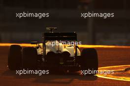 Kevin Magnussen (DEN) McLaren MP4-29. 19.02.2014. Formula One Testing, Bahrain Test One, Day One, Sakhir, Bahrain.