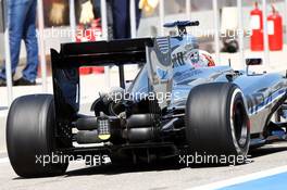 Kevin Magnussen (DEN) McLaren MP4-29 rear wing detail. 19.02.2014. Formula One Testing, Bahrain Test One, Day One, Sakhir, Bahrain.