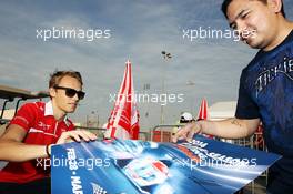 Max Chilton (GBR) Marussia F1 Team signs autographs for the fans. 28.02.2014. Formula One Testing, Bahrain Test Two, Day Two, Sakhir, Bahrain.