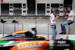 Adrian Sutil (GER), Sauber F1 Team and Giedo van der Garde (NDL), third driver, Sauber F1 Team   28.02.2014. Formula One Testing, Bahrain Test Two, Day Two, Sakhir, Bahrain.