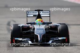 Esteban Gutierrez (MEX) Sauber C33. 28.02.2014. Formula One Testing, Bahrain Test Two, Day Two, Sakhir, Bahrain.