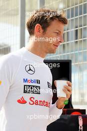Jenson Button (GBR) McLaren with a cup of tea. 28.02.2014. Formula One Testing, Bahrain Test Two, Day Two, Sakhir, Bahrain.