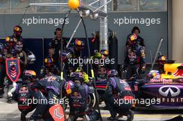 Daniel Ricciardo (AUS), Red Bull Racing during pitstop practice 28.02.2014. Formula One Testing, Bahrain Test Two, Day Two, Sakhir, Bahrain.