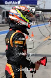Pastor Maldonado (VEN), Lotus F1 Team stops on track 28.02.2014. Formula One Testing, Bahrain Test Two, Day Two, Sakhir, Bahrain.