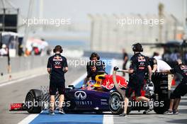 Daniel Ricciardo (AUS) Red Bull Racing RB10 running sensor equipment. 28.02.2014. Formula One Testing, Bahrain Test Two, Day Two, Sakhir, Bahrain.