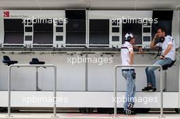 Adrian Sutil (GER), Sauber F1 Team and Giedo van der Garde (NDL), third driver, Sauber F1 Team   28.02.2014. Formula One Testing, Bahrain Test Two, Day Two, Sakhir, Bahrain.