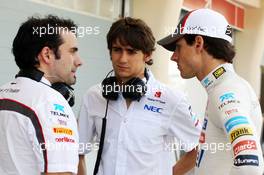 Esteban Gutierrez (MEX) Sauber (Centre) and team mate Adrian Sutil (GER) Sauber (Right). 01.03.2014. Formula One Testing, Bahrain Test Two, Day Three, Sakhir, Bahrain.