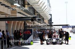 Daniil Kvyat (RUS) Scuderia Toro Rosso STR9 in the pits. 01.03.2014. Formula One Testing, Bahrain Test Two, Day Three, Sakhir, Bahrain.