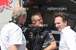 (L to R): Dr Helmut Marko (AUT) Red Bull Motorsport Consultant with Jonathan Wheatley (GBR) Red Bull Racing Team Manager and Christian Horner (GBR) Red Bull Racing Team Principal. 01.03.2014. Formula One Testing, Bahrain Test Two, Day Three, Sakhir, Bahrain.