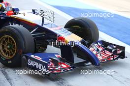 Daniil Kvyat (RUS) Scuderia Toro Rosso STR9 running a new front wing. 01.03.2014. Formula One Testing, Bahrain Test Two, Day Three, Sakhir, Bahrain.
