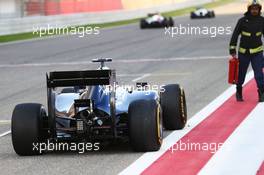 Valtteri Bottas (FIN) Williams FW36 stops on the start/finish straight. 02.03.2014. Formula One Testing, Bahrain Test Two, Day Four, Sakhir, Bahrain.