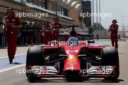 Fernando Alonso (ESP), Scuderia Ferrari stops in the pitlane. 02.03.2014. Formula One Testing, Bahrain Test Two, Day Four, Sakhir, Bahrain.