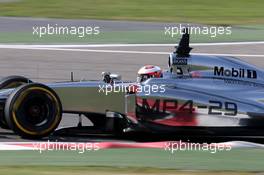 Kevin Magnussen (DEN), McLaren F1  27.02.2014. Formula One Testing, Bahrain Test Two, Day One, Sakhir, Bahrain.