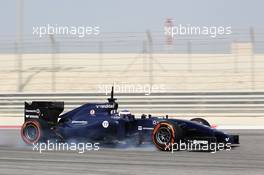 Valtteri Bottas (FIN) Williams FW36. locks up under braking. 27.02.2014. Formula One Testing, Bahrain Test Two, Day One, Sakhir, Bahrain.