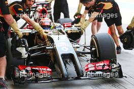 Pastor Maldonado (VEN) Lotus F1 E21 nosecone and front wing. 27.02.2014. Formula One Testing, Bahrain Test Two, Day One, Sakhir, Bahrain.