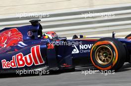 Daniil Kvyat (RUS) Scuderia Toro Rosso STR9. 27.02.2014. Formula One Testing, Bahrain Test Two, Day One, Sakhir, Bahrain.