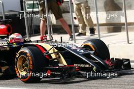 Romain Grosjean (FRA) Lotus F1 E22 front wing. 27.02.2014. Formula One Testing, Bahrain Test Two, Day One, Sakhir, Bahrain.