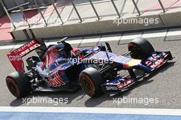 Daniil Kvyat (RUS) Scuderia Toro Rosso STR9. 27.02.2014. Formula One Testing, Bahrain Test Two, Day One, Sakhir, Bahrain.