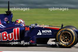 Daniil Kvyat (RUS), Scuderia Toro Rosso  08.04.2014. Formula One Testing, Bahrain Test, Day One, Sakhir, Bahrain.