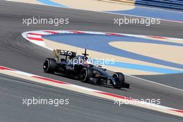 Kevin Magnussen (DEN), McLaren F1  09.04.2014. Formula One Testing, Bahrain Test, Day Two, Sakhir, Bahrain.