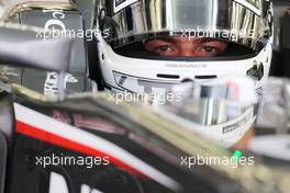 Giedo van der Garde (NDL), third driver, Sauber F1 Team   09.04.2014. Formula One Testing, Bahrain Test, Day Two, Sakhir, Bahrain.