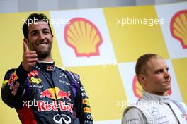 Daniel Ricciardo (AUS), Red Bull Racing, Valtteri Bottas (FIN), Williams F1 Team  24.08.2014. Formula 1 World Championship, Rd 12, Belgian Grand Prix, Spa Francorchamps, Belgium, Race Day.