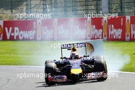 Daniel Ricciardo (AUS) Red Bull Racing RB10 locks up under braking. 24.08.2014. Formula 1 World Championship, Rd 12, Belgian Grand Prix, Spa Francorchamps, Belgium, Race Day.