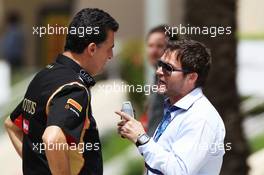 (L to R): Federico Gastaldi (ARG) Lotus F1 Team Deputy Team Principal with Steve  Robertson (GBR) Driver Manager. 04.04.2014. Formula 1 World Championship, Rd 3, Bahrain Grand Prix, Sakhir, Bahrain, Practice Day