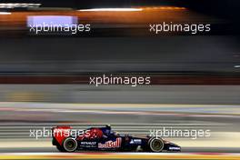 Daniil Kvyat (RUS), Scuderia Toro Rosso  04.04.2014. Formula 1 World Championship, Rd 3, Bahrain Grand Prix, Sakhir, Bahrain, Practice Day