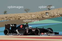 Giedo van der Garde (NLD) Sauber C33 Reserve Driver. 04.04.2014. Formula 1 World Championship, Rd 3, Bahrain Grand Prix, Sakhir, Bahrain, Practice Day