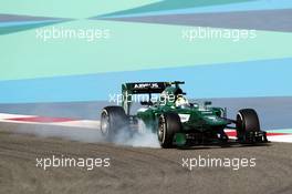 Marcus Ericsson (SWE) Caterham CT05 locks up under braking. 04.04.2014. Formula 1 World Championship, Rd 3, Bahrain Grand Prix, Sakhir, Bahrain, Practice Day