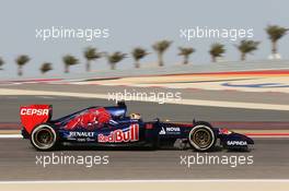 Jean-Eric Vergne (FRA) Scuderia Toro Rosso STR9. 04.04.2014. Formula 1 World Championship, Rd 3, Bahrain Grand Prix, Sakhir, Bahrain, Practice Day