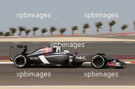 Giedo van der Garde (NLD) Sauber C33 Reserve Driver. 04.04.2014. Formula 1 World Championship, Rd 3, Bahrain Grand Prix, Sakhir, Bahrain, Practice Day