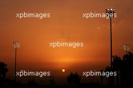 Sunset atmosphere 04.04.2014. Formula 1 World Championship, Rd 3, Bahrain Grand Prix, Sakhir, Bahrain, Practice Day