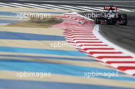 Jean-Eric Vergne (FRA) Scuderia Toro Rosso STR9. 04.04.2014. Formula 1 World Championship, Rd 3, Bahrain Grand Prix, Sakhir, Bahrain, Practice Day