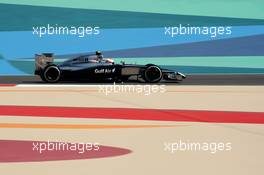Kevin Magnussen (DEN) McLaren MP4-29. 04.04.2014. Formula 1 World Championship, Rd 3, Bahrain Grand Prix, Sakhir, Bahrain, Practice Day