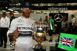 1st place Lewis Hamilton (GBR) Mercedes AMG F1. 06.04.2014. Formula 1 World Championship, Rd 3, Bahrain Grand Prix, Sakhir, Bahrain, Race Day.