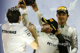 Lewis Hamilton (GBR), Mercedes AMG F1 Team and Nico Rosberg (GER), Mercedes AMG F1 Team  06.04.2014. Formula 1 World Championship, Rd 3, Bahrain Grand Prix, Sakhir, Bahrain, Race Day.