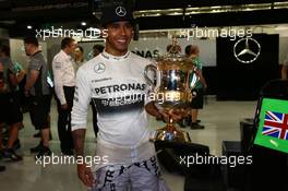 1st place Lewis Hamilton (GBR) Mercedes AMG F1. 06.04.2014. Formula 1 World Championship, Rd 3, Bahrain Grand Prix, Sakhir, Bahrain, Race Day.