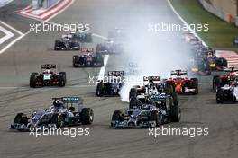 Start of the race, Nico Rosberg (GER), Mercedes AMG F1 Team and Lewis Hamilton (GBR), Mercedes AMG F1 Team  06.04.2014. Formula 1 World Championship, Rd 3, Bahrain Grand Prix, Sakhir, Bahrain, Race Day.