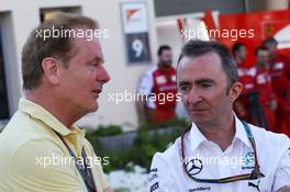 (L to R): Jonathan Palmer (GBR) with Paddy Lowe (GBR) Mercedes AMG F1 Executive Director (Technical). 06.04.2014. Formula 1 World Championship, Rd 3, Bahrain Grand Prix, Sakhir, Bahrain, Race Day.