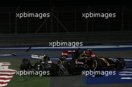 Esteban Gutierrez (MEX) Sauber and Pastor Maldonado (VEN) Lotus F1 Team crash as turn 1. 06.04.2014. Formula 1 World Championship, Rd 3, Bahrain Grand Prix, Sakhir, Bahrain, Race Day.