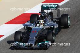 Lewis Hamilton (GBR) Mercedes AMG F1 W05. 05.04.2014. Formula 1 World Championship, Rd 3, Bahrain Grand Prix, Sakhir, Bahrain, Qualifying Day.