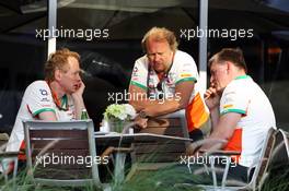 (L to R): Andrew Green (GBR) Sahara Force India F1 Team Technical Director with Robert Fernley (GBR) Sahara Force India F1 Team Deputy Team Principal and Otmar Szafnauer (USA) Sahara Force India F1 Chief Operating Officer. 05.04.2014. Formula 1 World Championship, Rd 3, Bahrain Grand Prix, Sakhir, Bahrain, Qualifying Day.