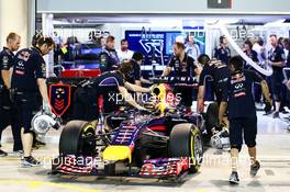 Sebastian Vettel (GER) Red Bull Racing RB10 is pushed back in to his pits garage after being knocked out in Q2. 05.04.2014. Formula 1 World Championship, Rd 3, Bahrain Grand Prix, Sakhir, Bahrain, Qualifying Day.