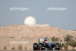 Adrian Sutil (GER), Sauber F1 Team  05.04.2014. Formula 1 World Championship, Rd 3, Bahrain Grand Prix, Sakhir, Bahrain, Qualifying Day.