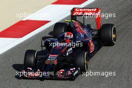 Daniil Kvyat (RUS) Scuderia Toro Rosso STR9. 05.04.2014. Formula 1 World Championship, Rd 3, Bahrain Grand Prix, Sakhir, Bahrain, Qualifying Day.